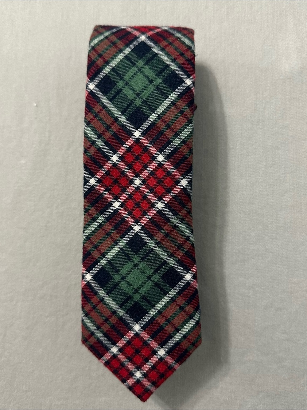 Vineyard Vines Mens Skinny Plaid Necktie Red Green Navy Woven Polyester Handmade